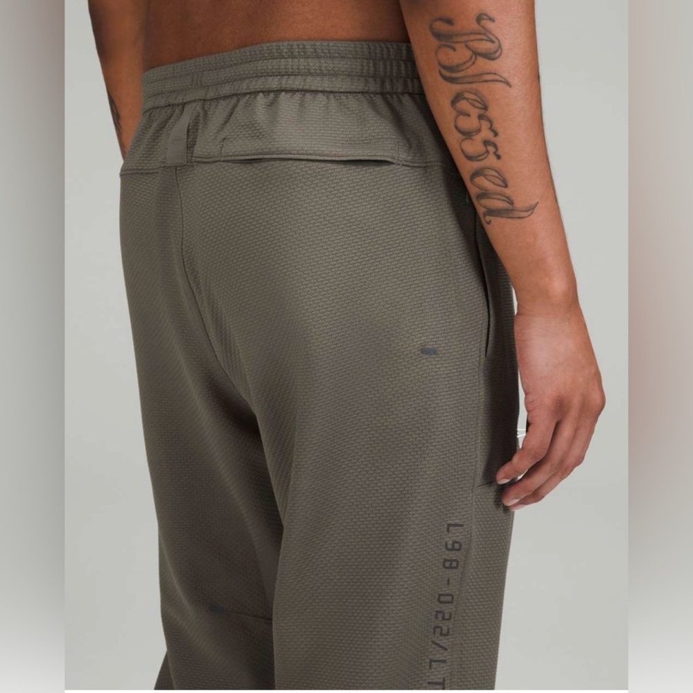 Lululemon Relaxed Fit Train Jogger Mens XL Rover Olive Green Athleisure